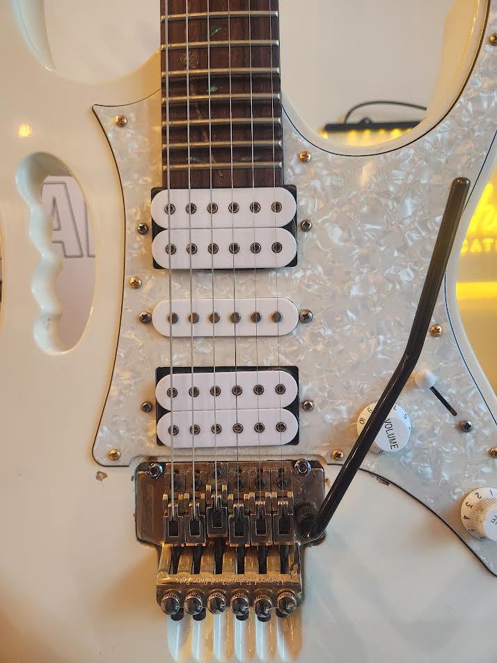 USED - Ibanez JEMJRWH White Steve Vai Jem Junior Signature 6