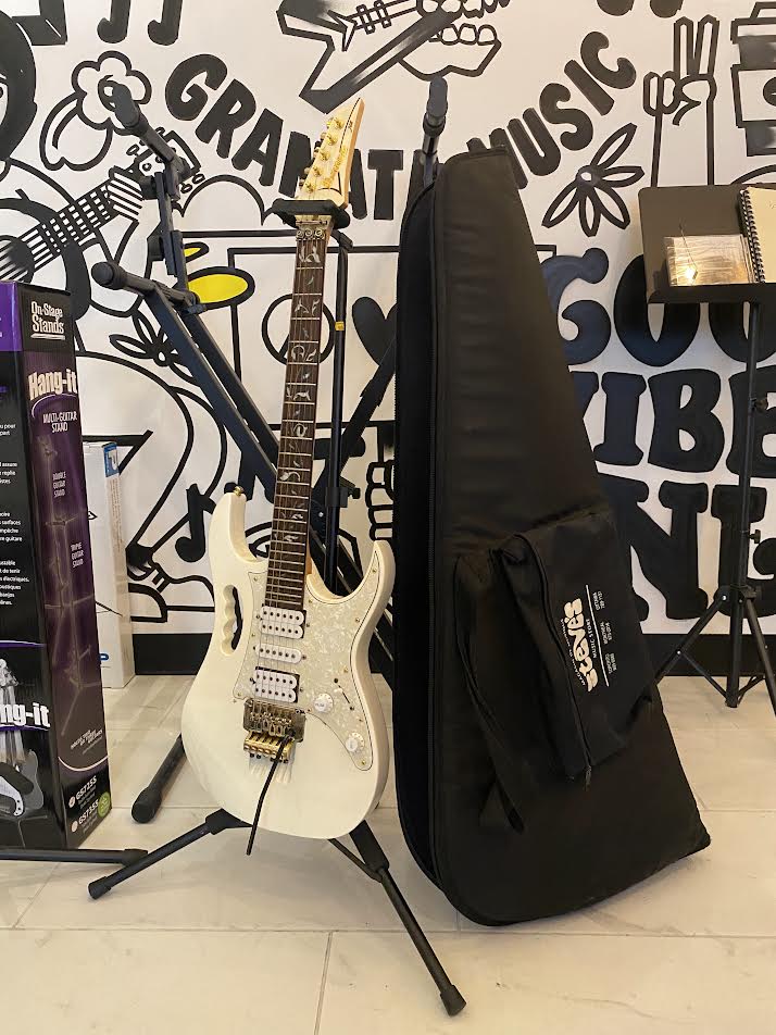 USED - Ibanez JEMJRWH White Steve Vai Jem Junior Signature 6