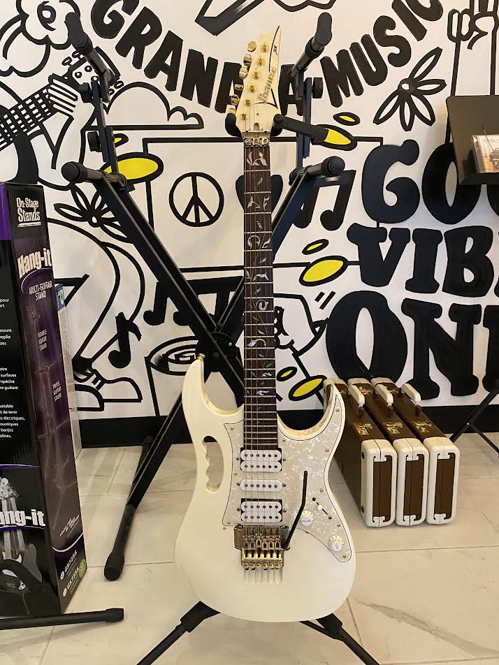 USED - Ibanez JEMJRWH White Steve Vai Jem Junior Signature 6