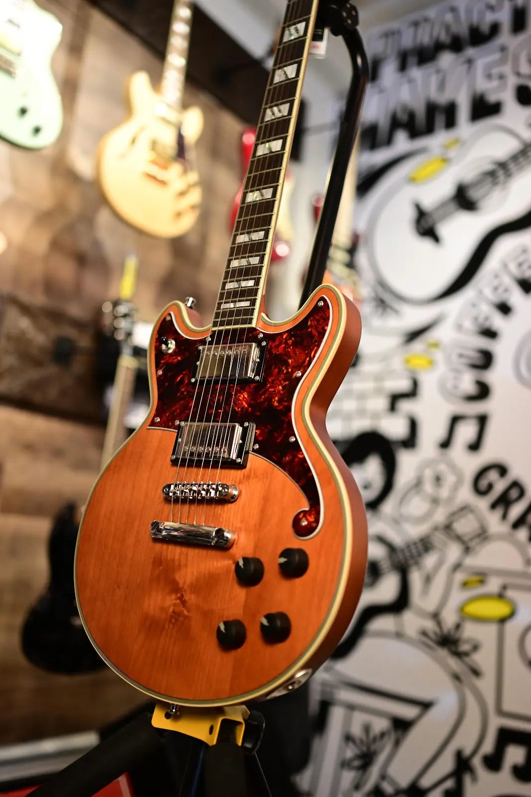 D'Angelico Deluxe Brighton Solidbody Electric Guitar - Matte Walnut