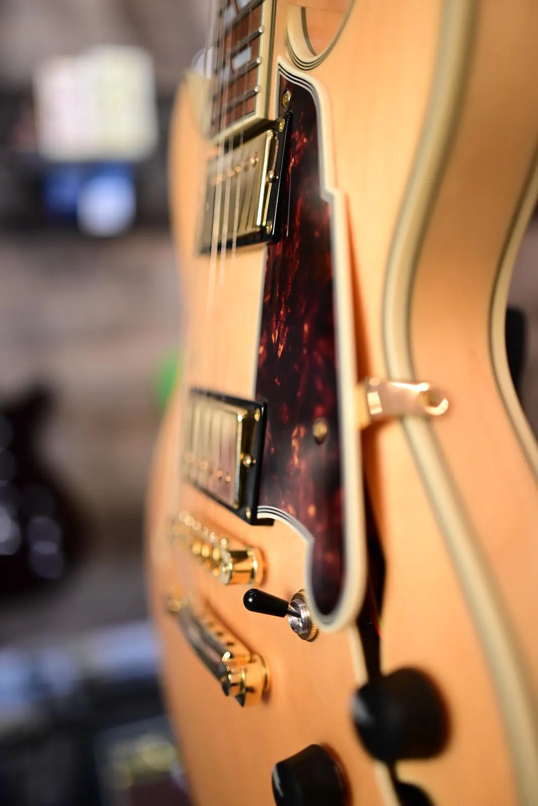 D'Angelico DELUXE MINI DC Series Semi Hollow-Body Electric Guitar (Satin Honey) with Hard Shell Case - New Open Box