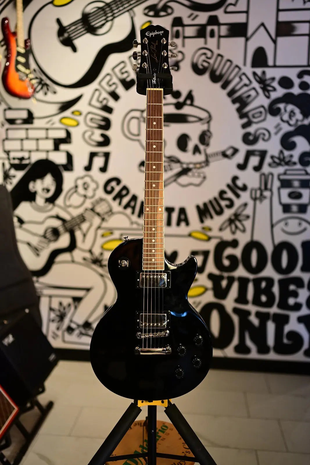Danelectro D56BARIV | Semi-hollow body Electric Guitar