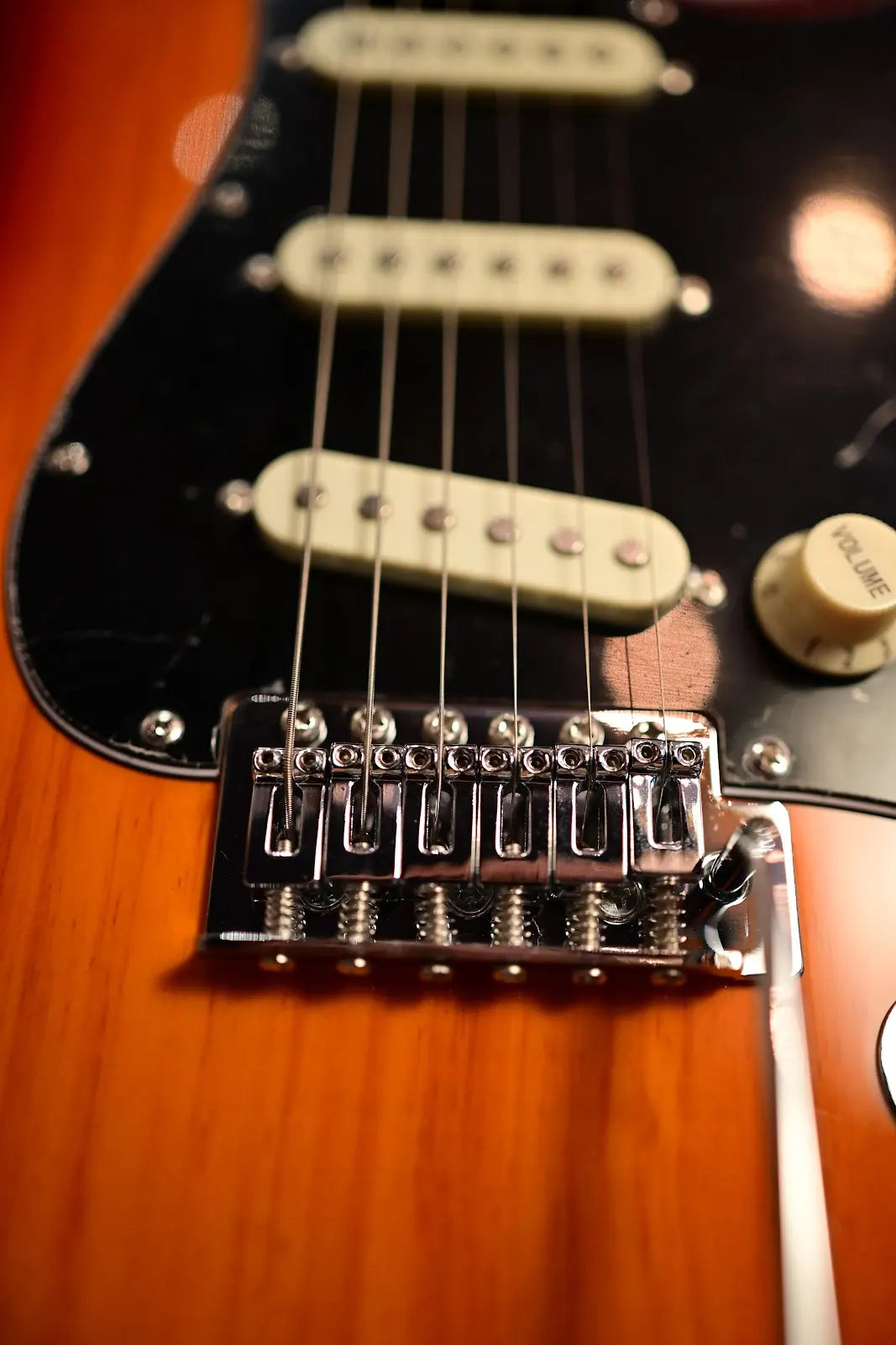 Groove Strat-Shaped Electric Guitar