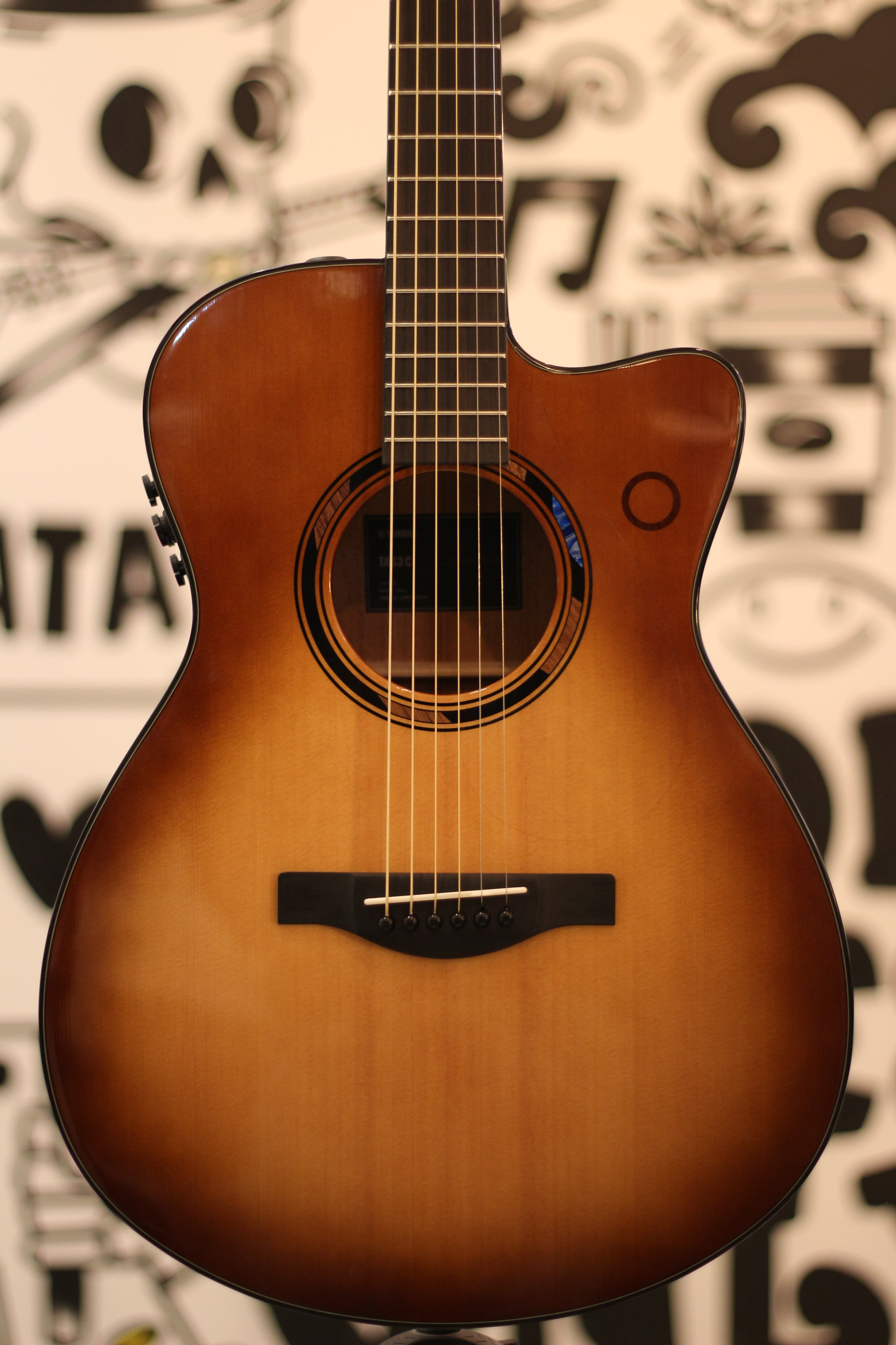 Yamahaβs TAS3C TransAcoustic Guitar with Gigbag