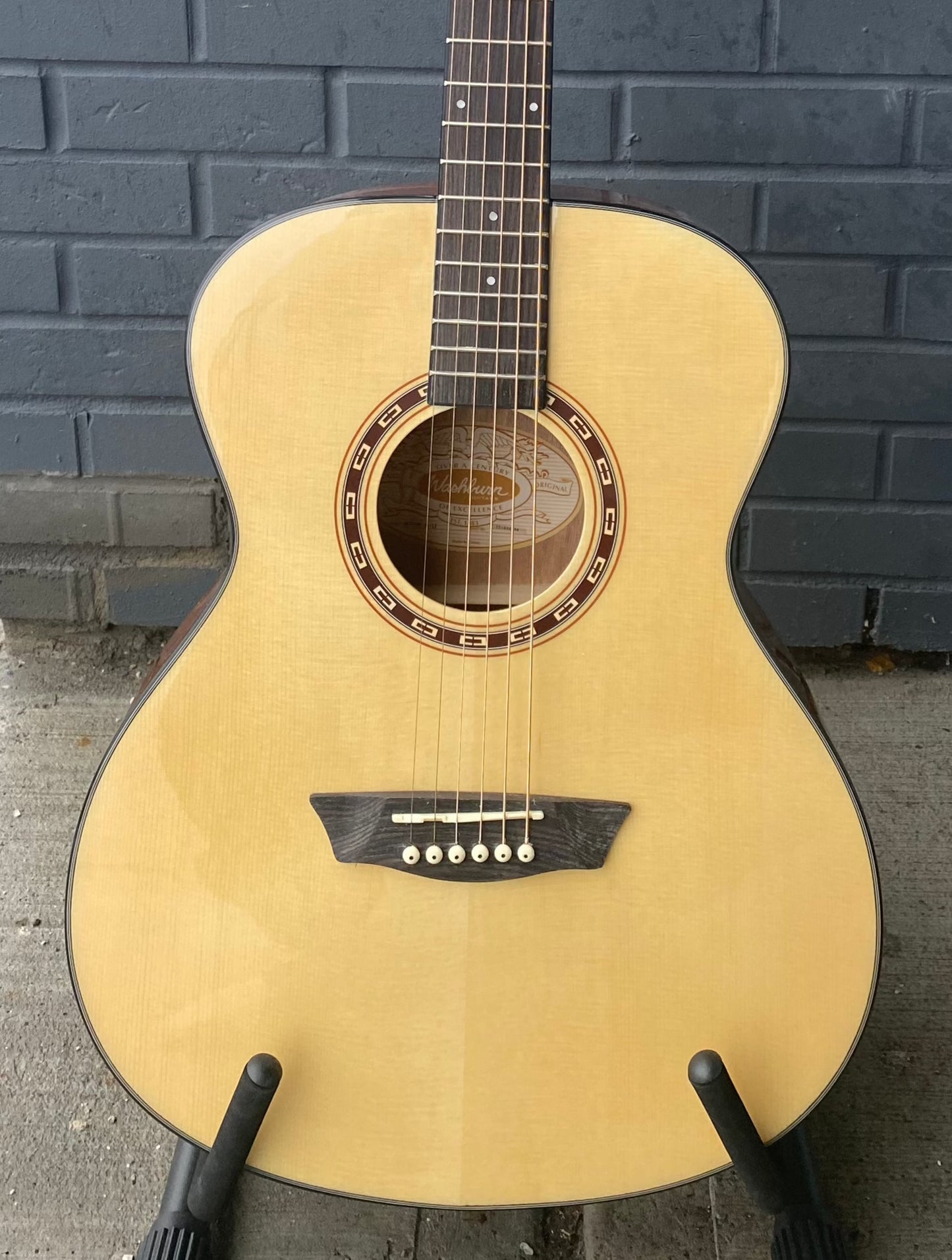 Washburn Apprentice 5 Acoustic Folk Guitar - Hardshell Case Included