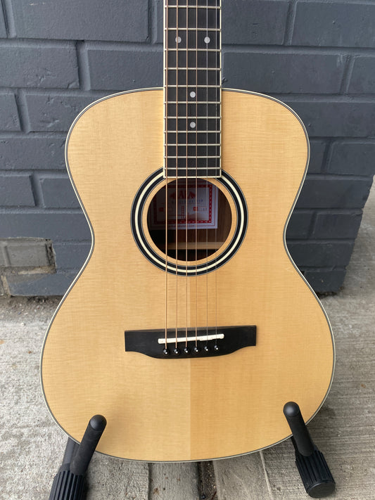Kala Spruce Mini Guitar KA-GTR-OM-SEB (Floor Model)