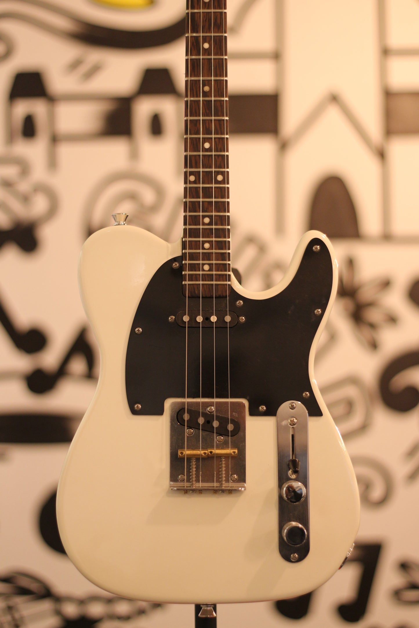 Fanner Custom Tele-Style Ukulele – Vintage White