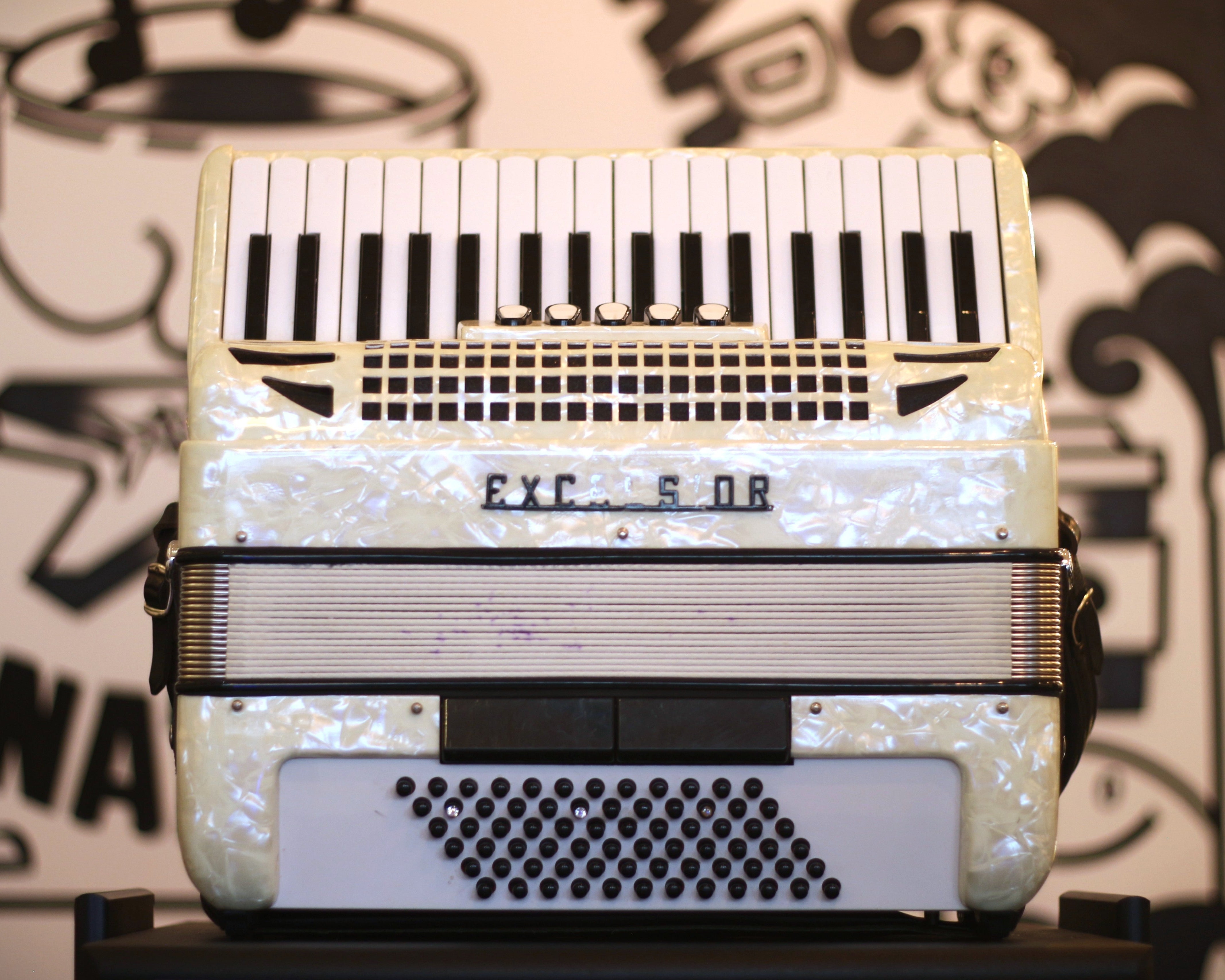 Excelsior Vintage Accordion β 34-Key / 72-Bass β Pearl White Fin