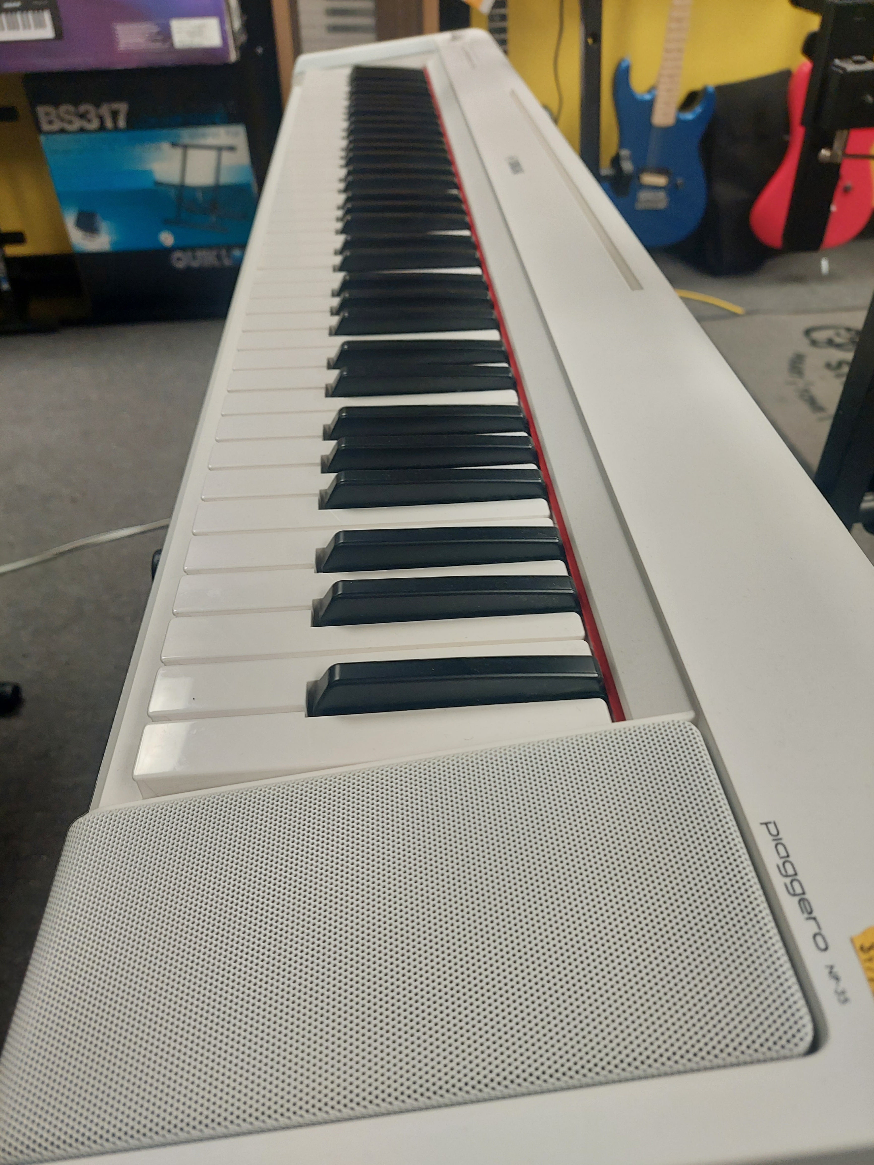 Yamaha Piaggero NP-35 Digital Piano - White