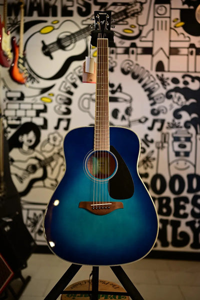 Yamaha FG820 Spruce Top Acoustic Guitar - Sunset Blue