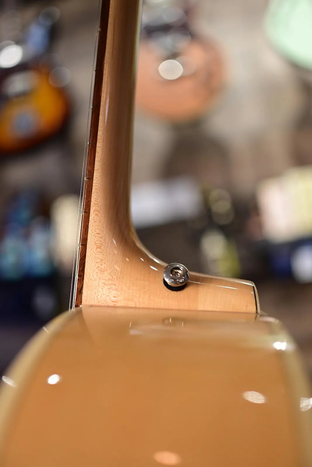 Epiphone EJ 200 Artist Jumbo Acoustic Guitar - Natural