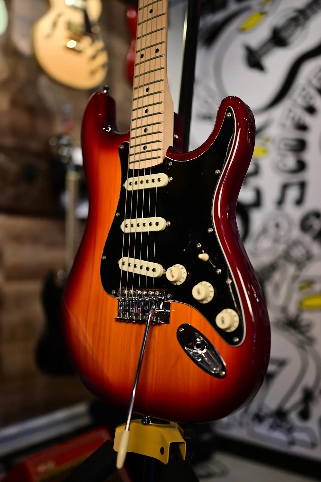 Groove Strat-Shaped Electric Guitar