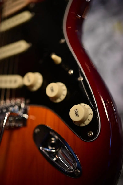 Groove Strat-Shaped Electric Guitar