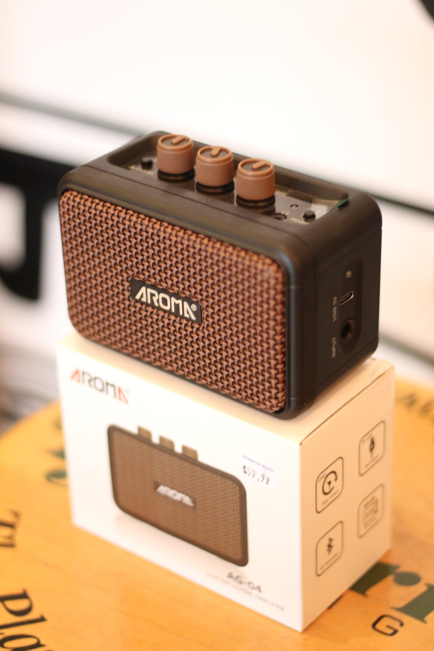 Aroma Rechargeable Portable 5W Mini Guitar Amplifier AG-04
