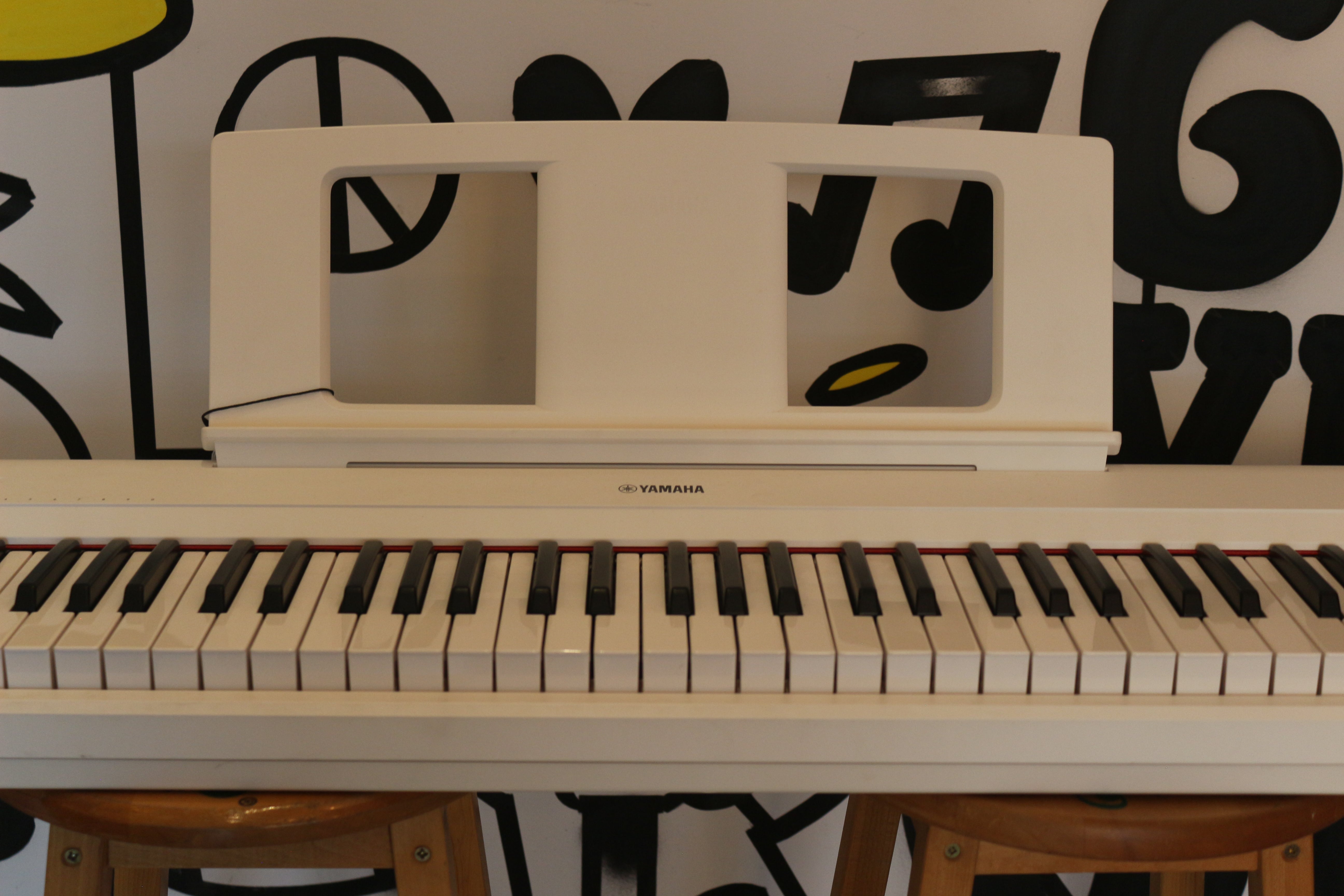 Yamaha Piaggero NP-35 Digital Piano - White – Granata Music Ltd