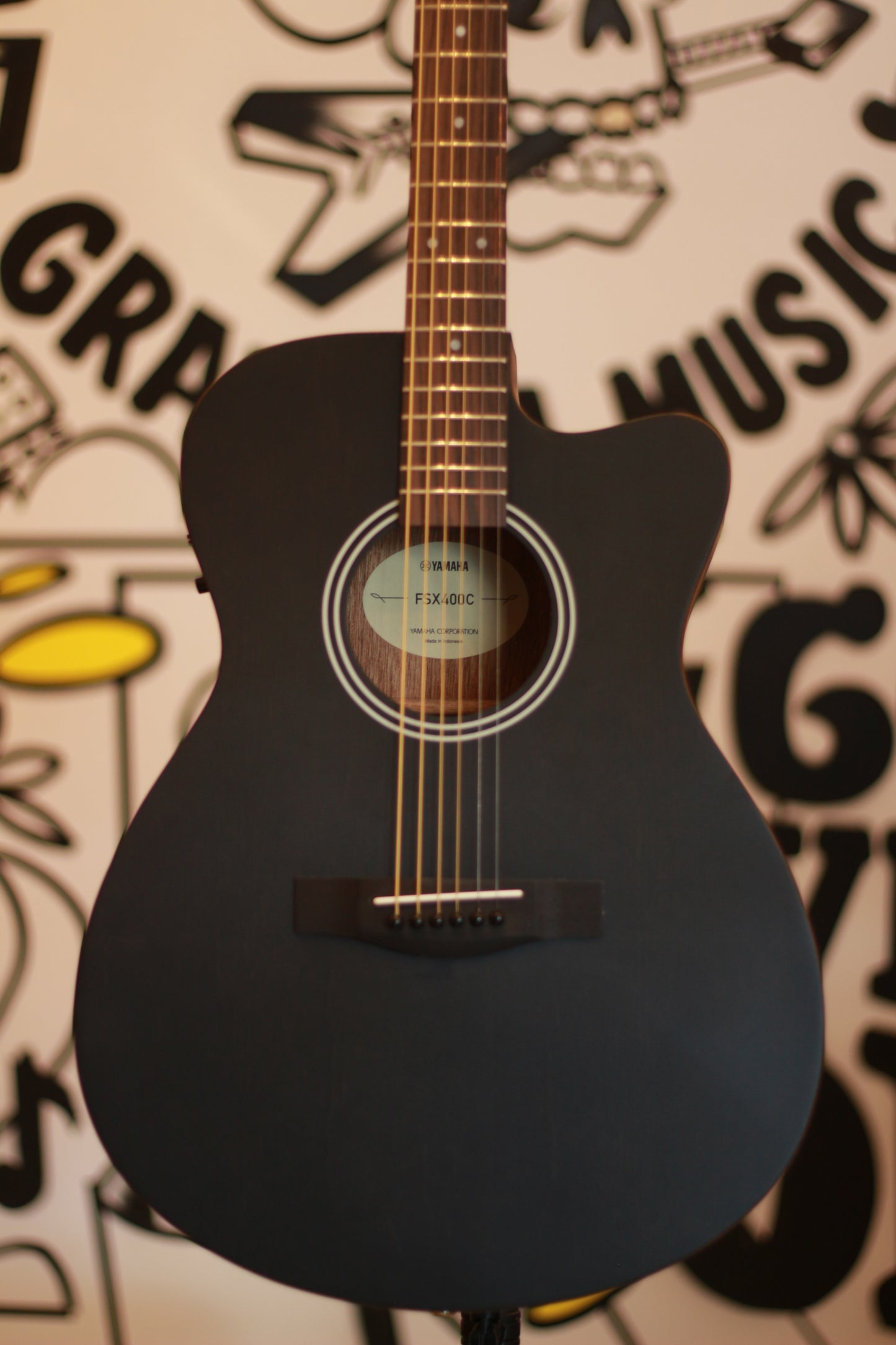 Yamaha FSX400C Cutaway Acoustic Guitar