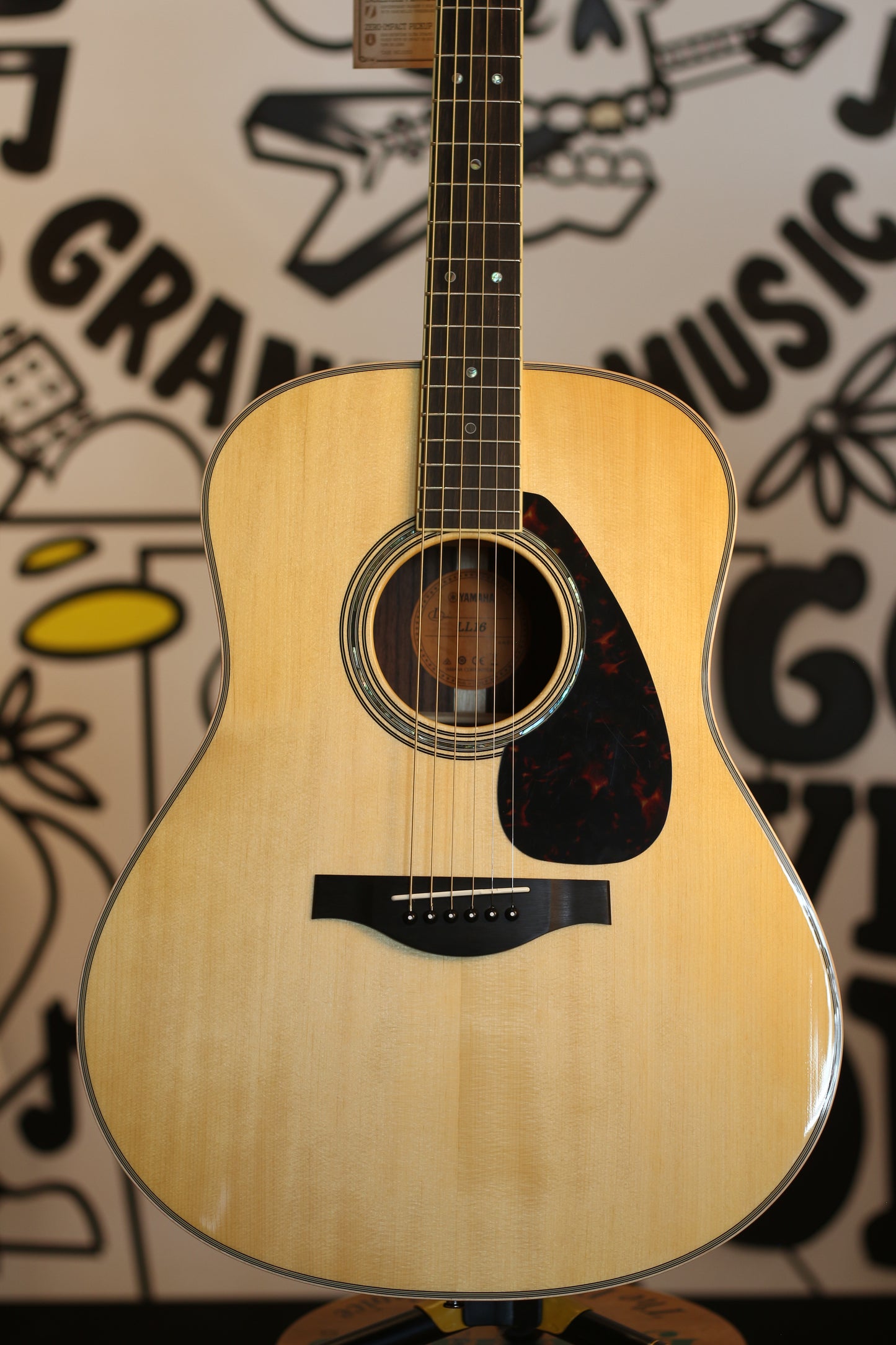 Yamaha LL16 ARE Original Jumbo Spruce Top Acoustic/Electric Guitar - Natural