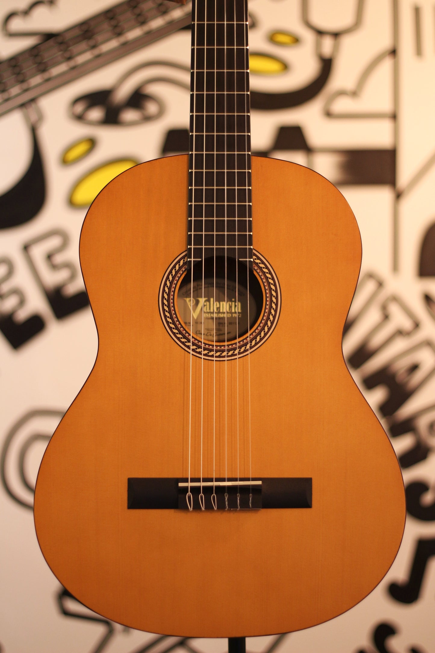 Valencia VC204 4/4 Classical Guitar - Antique Natural
