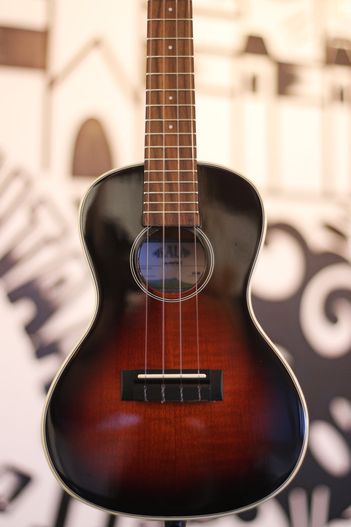 Gloss Flame Maple Tobacco Burst Concert Ukulele