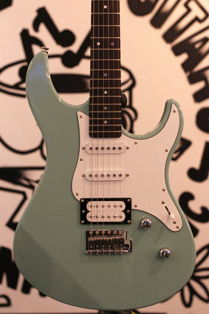 Yamaha Pacifica 112V Electric Guitar - Sonic Blue